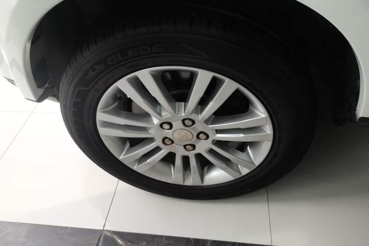 Used Land Rover Discovery 2014 3.0 SDV6 HSE Diesel Edition Left Front Wheel Hub