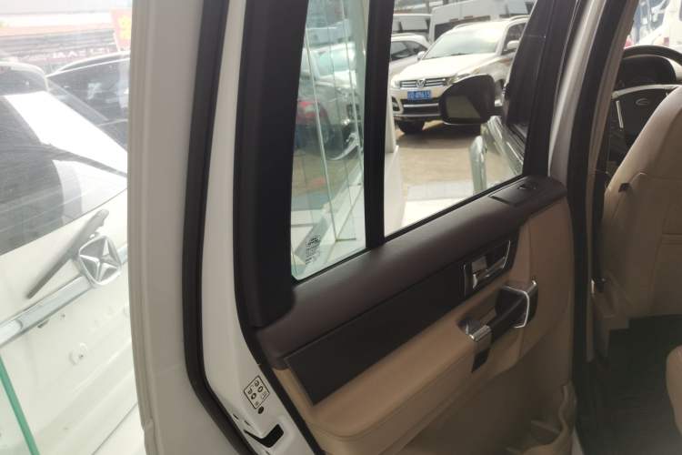 Used Land Rover Discovery 2014 3.0 SDV6 HSE Diesel Edition Left Rear Door Interior