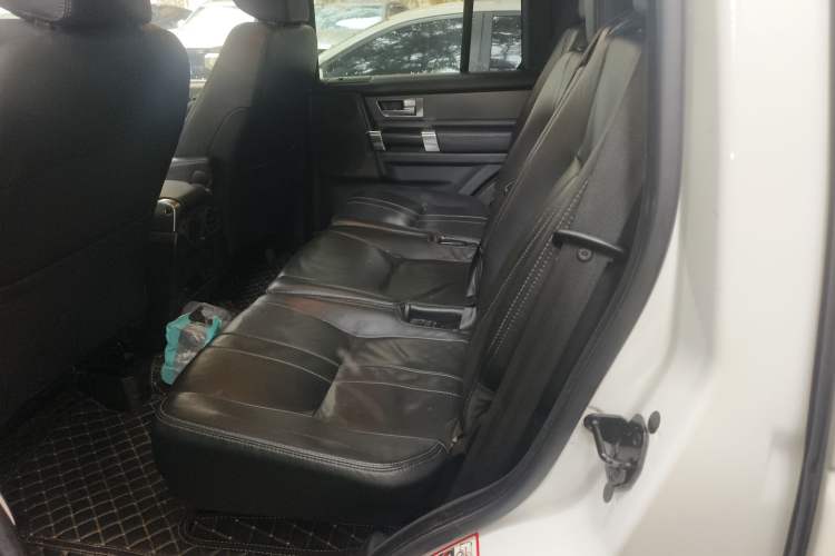 Used Land Rover Discovery 2014 3.0 SDV6 HSE Diesel Edition Left Rear Seat