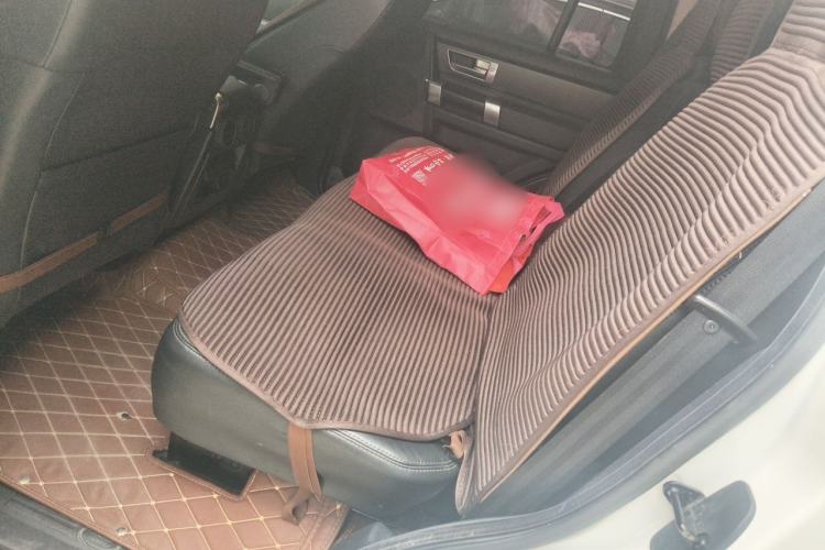 Used Land Rover Discovery 2014 3.0 SDV6 HSE Diesel Edition Left Rear Seat