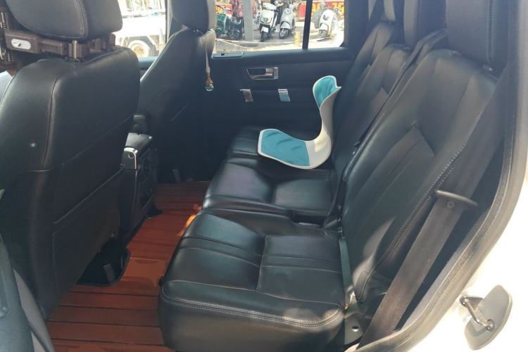 Used Land Rover Discovery 2014 3.0 SC V6 HSE Left Rear Seat