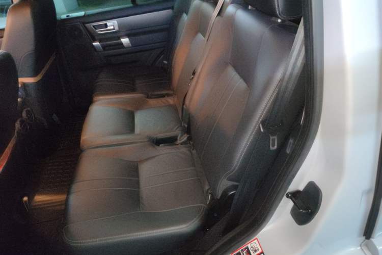 Used Land Rover Discovery 2014 3.0 SDV6 HSE Diesel Edition Left Rear Seat