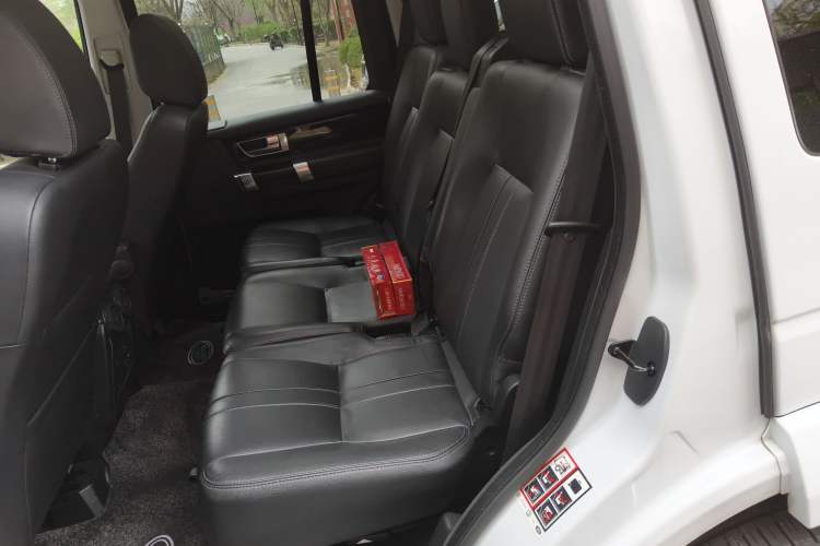 Used Land Rover Discovery 2014 3.0 SC V6 HSE Left Rear Seat