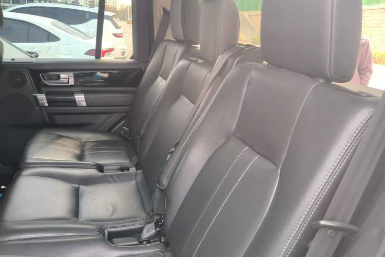 Used Land Rover Discovery 2014 3.0 SC V6 SE Left Rear Seat