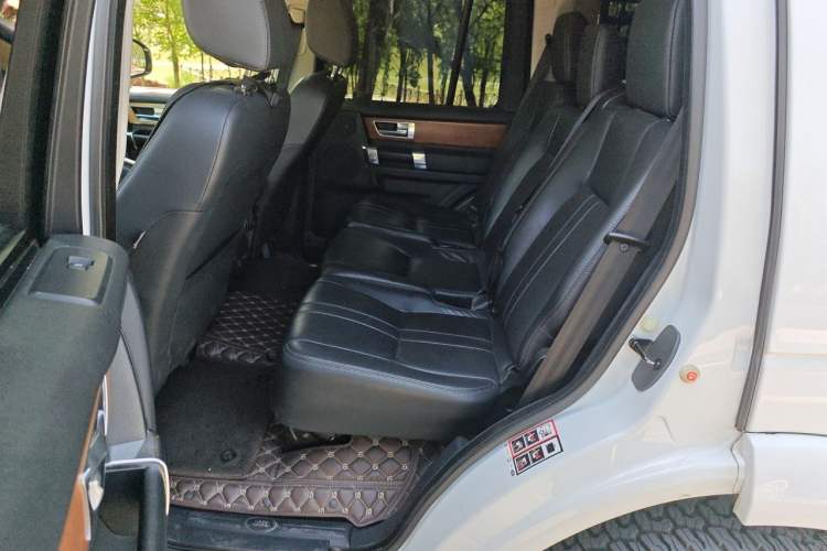 Used Land Rover Discovery 2014 3.0 SDV6 HSE Diesel Edition Left Rear Seat
