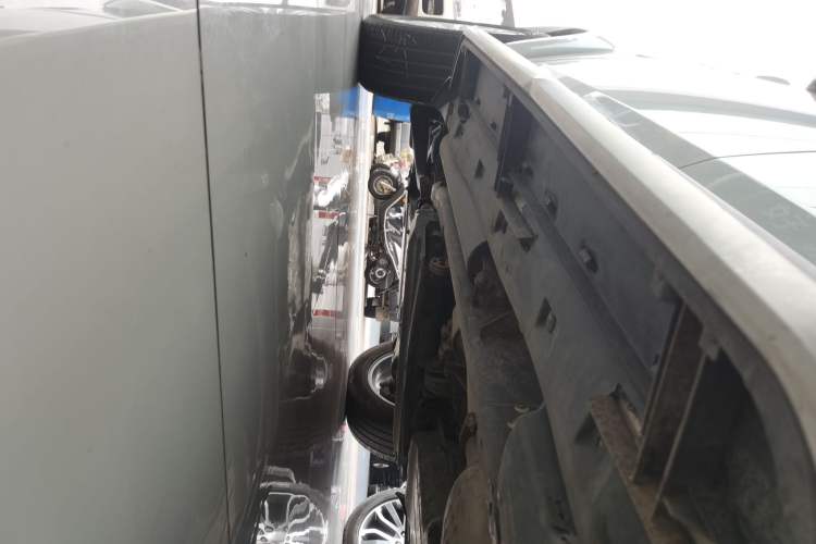 Used Land Rover Discovery 2014 3.0 SDV6 HSE Diesel Edition Left Side Sill