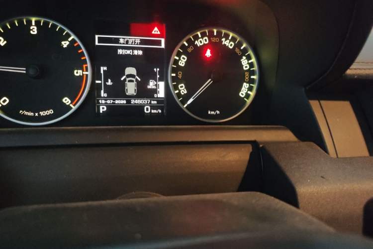 Used Land Rover Discovery 2014 3.0 SDV6 HSE Diesel Edition Odometer Close Up