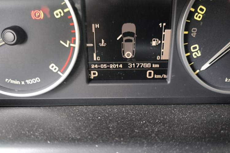 Used Land Rover Discovery 2014 3.0 SC V6 SE Odometer Close Up