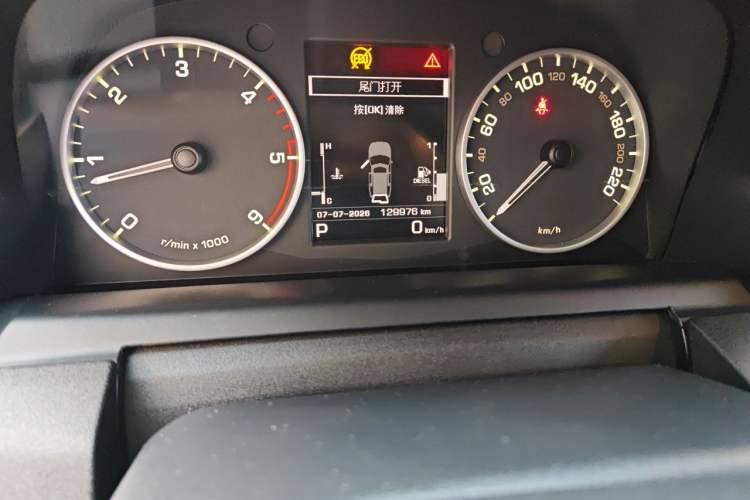 Used Land Rover Discovery 2014 3.0 SDV6 HSE Diesel Edition Odometer Close Up