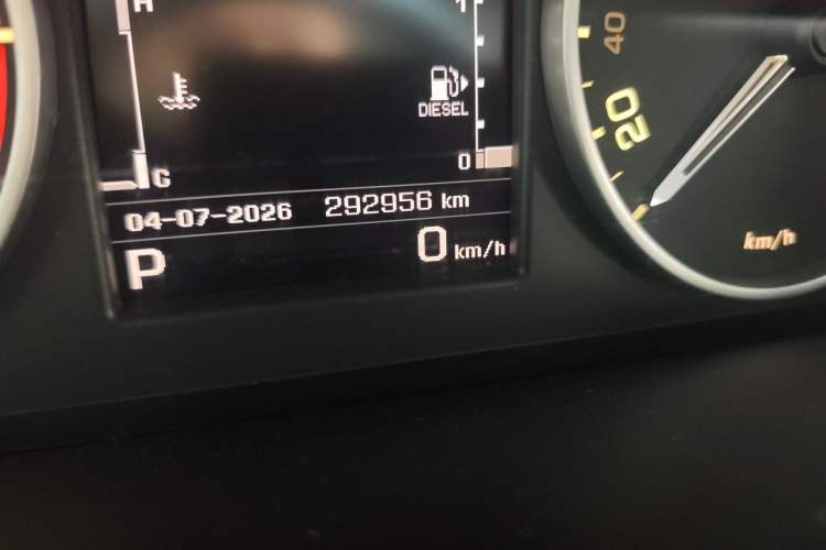 Used Land Rover Discovery 2014 3.0 SDV6 HSE Diesel Edition Odometer Close Up