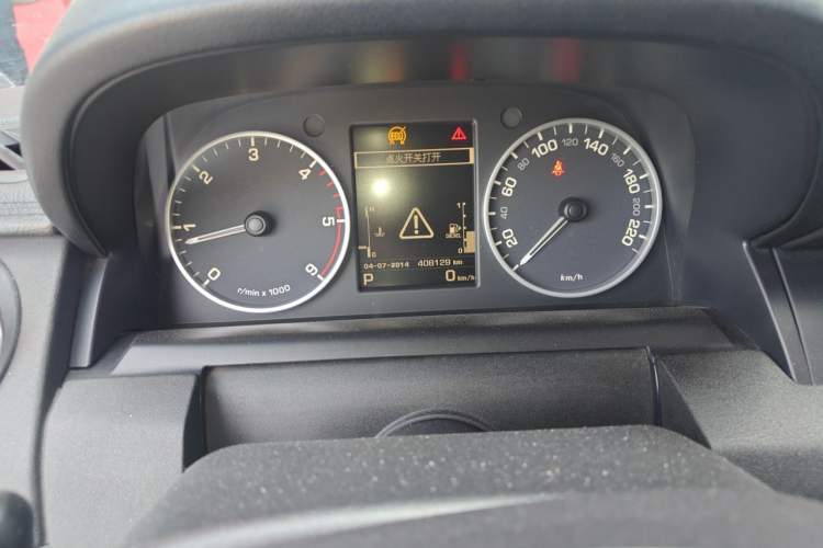 Used Land Rover Discovery 2014 3.0 SDV6 HSE Diesel Edition Odometer Close Up