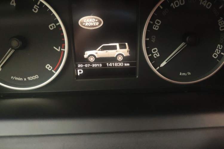 Used Land Rover Discovery  Odometer Close Up
