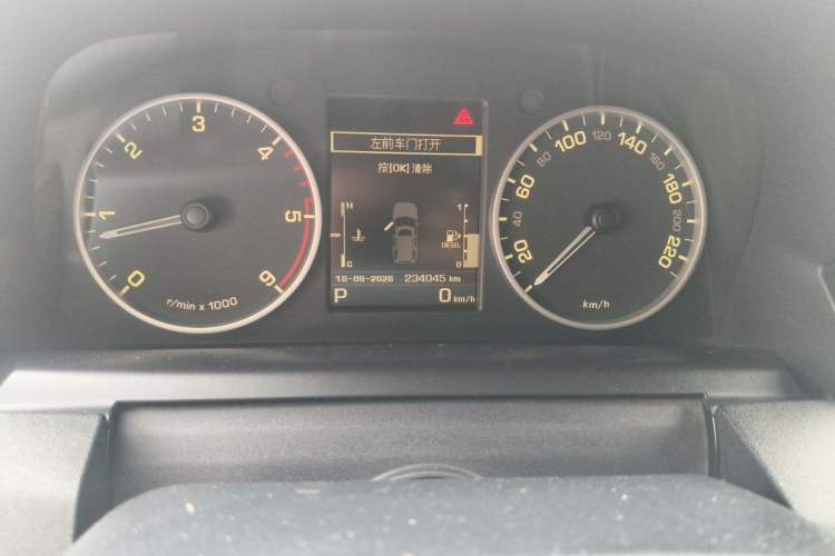 Used Land Rover Discovery 2014 3.0 SDV6 HSE Diesel Edition Odometer Close Up