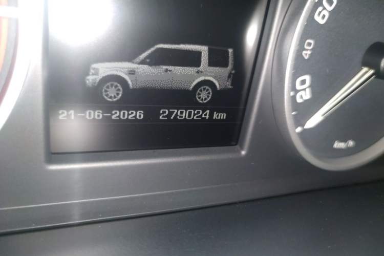 Used Land Rover Discovery 2014 3.0 SDV6 HSE Diesel Edition Odometer Close Up