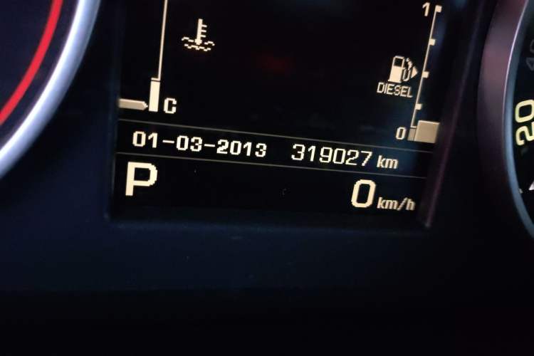 Used Land Rover Discovery 2014 3.0 SDV6 HSE Diesel Edition Odometer Close Up