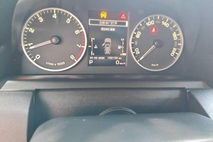 Used Land Rover Discovery 2014 3.0 SC V6 HSE Odometer Close Up