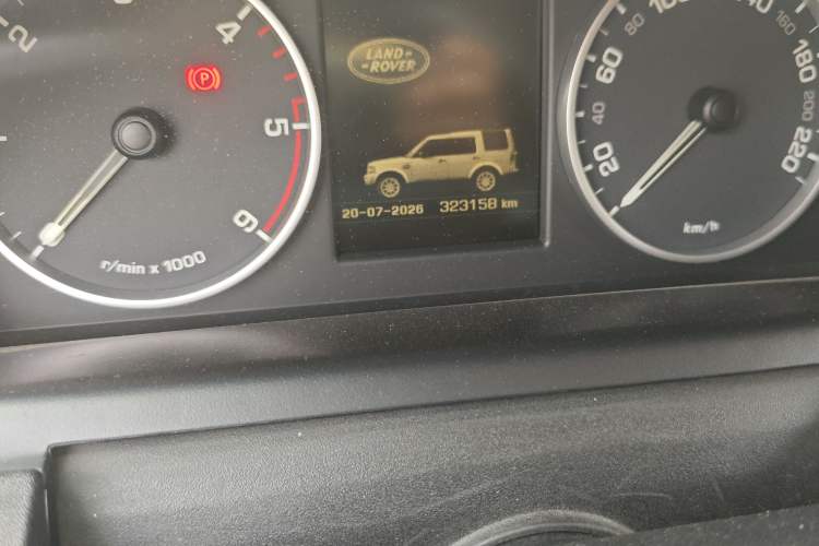 Used Land Rover Discovery 2014 3.0 SDV6 HSE Diesel Edition Odometer Close Up