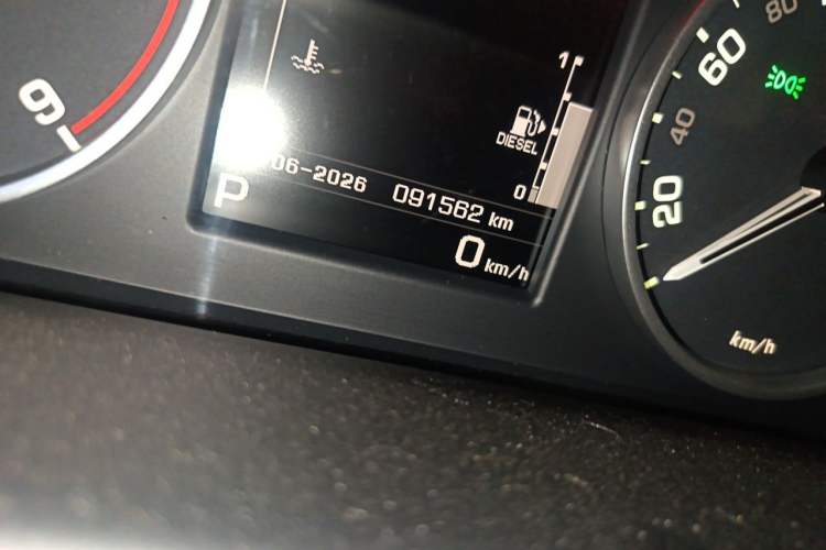 Used Land Rover Discovery 2014 3.0 SDV6 HSE Diesel Edition Odometer Close Up