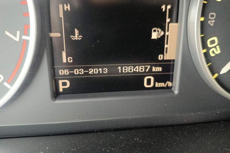 Used Land Rover Discovery 2014 3.0 SC V6 SE Odometer Close Up