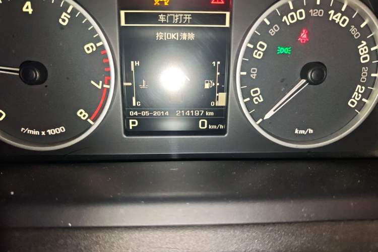 Used Land Rover Discovery 2014 3.0 SC V6 HSE Luxury Odometer Close Up