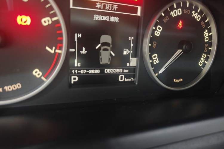 Used Land Rover Discovery 2014 3.0 SC V6 HSE Luxury Odometer Close Up