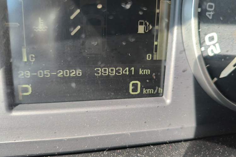 Used Land Rover Discovery 2014 3.0 SC V6 HSE Odometer Close Up