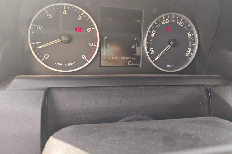 Used Land Rover Discovery 2014 3.0 SC V6 HSE Luxury Odometer Close Up