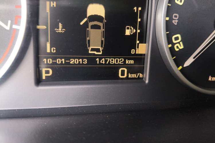Used Land Rover Discovery 2014 3.0 SC V6 SE Odometer Close Up