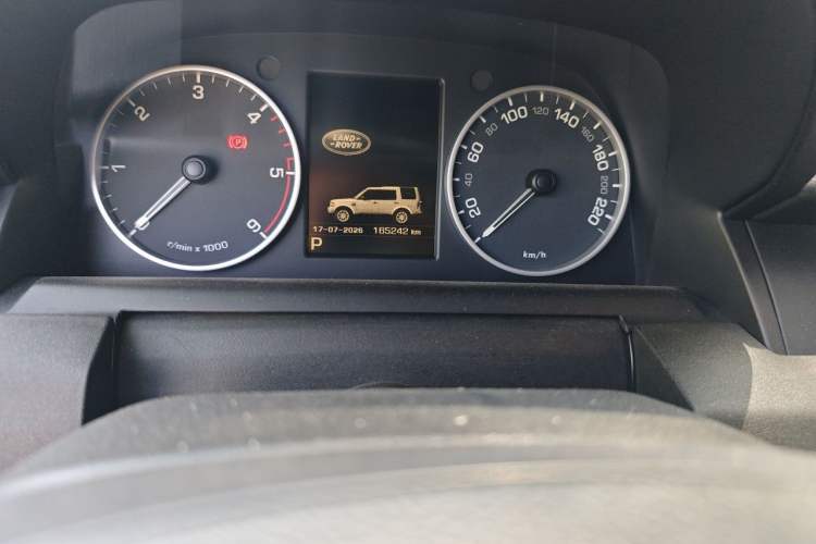 Used Land Rover Discovery 2014 3.0 SDV6 HSE Diesel Edition Odometer Close Up