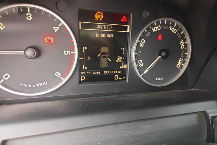 Used Land Rover Discovery 2014 3.0 SDV6 HSE Diesel Edition Odometer Close Up