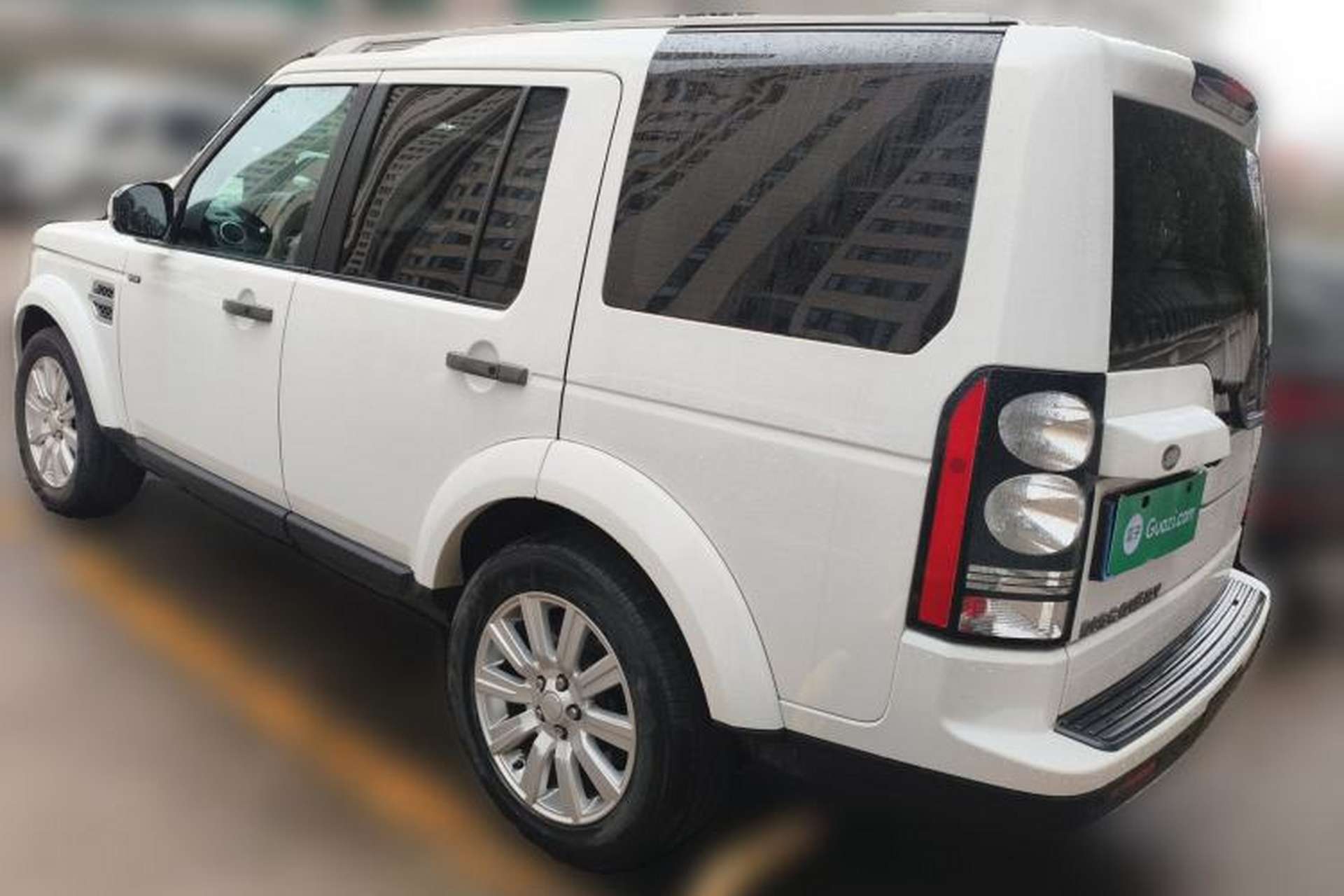 Used Land Rover Discovery 2014 3.0 SC V6 HSE Luxury Rear Left 45 Deg