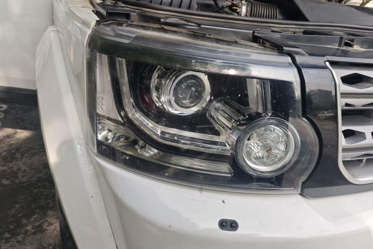 Used Land Rover Discovery 2014 3.0 SC V6 SE Right Front Headlight