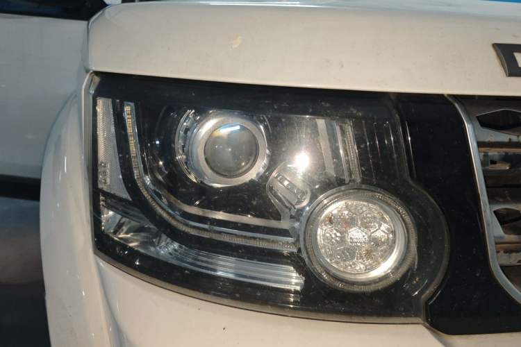 Used Land Rover Discovery 2014 3.0 SDV6 HSE Diesel Edition Right Front Headlight