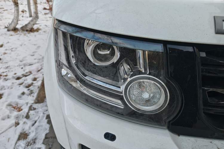 Used Land Rover Discovery 2014 3.0 SDV6 HSE Diesel Edition Right Front Headlight