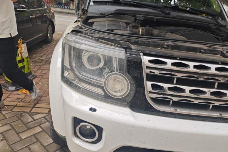 Used Land Rover Discovery 2014 3.0 SDV6 HSE Diesel Edition Right Front Headlight