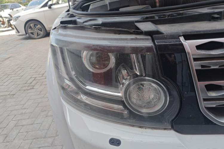 Used Land Rover Discovery 2014 3.0 SDV6 HSE Diesel Edition Right Front Headlight