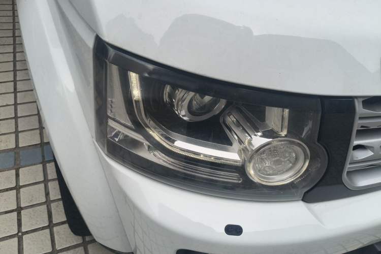 Used Land Rover Discovery 2014 3.0 SDV6 HSE Diesel Edition Right Front Headlight