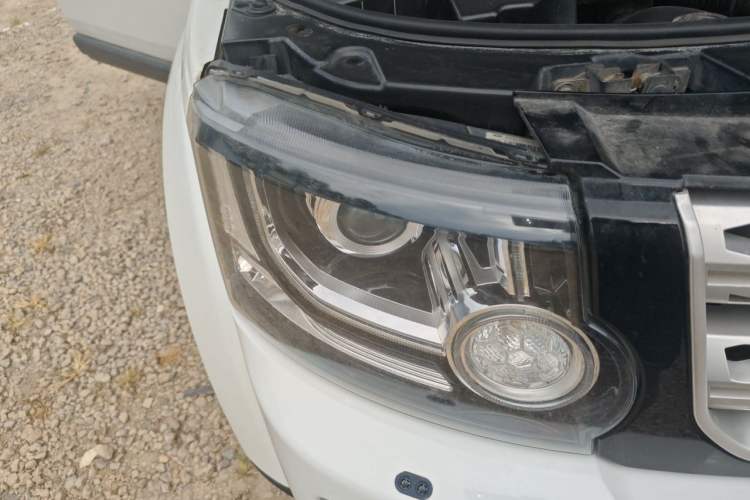 Used Land Rover Discovery 2014 3.0 SDV6 HSE Diesel Edition Right Front Headlight
