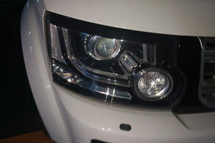 Used Land Rover Discovery 2014 3.0 SDV6 HSE Diesel Edition Right Front Headlight