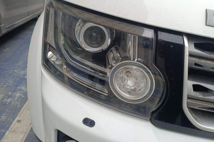 Used Land Rover Discovery 2014 3.0 SC V6 SE Right Front Headlight