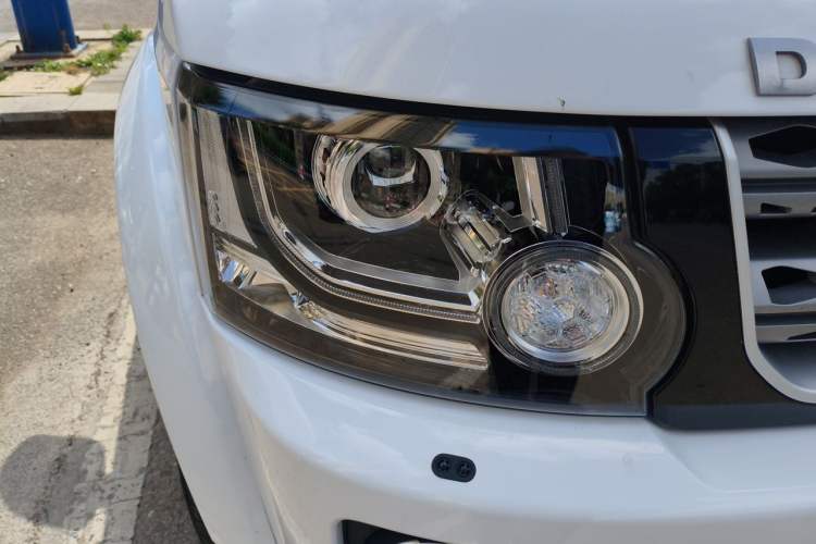 Used Land Rover Discovery 2014 3.0 SC V6 SE Right Front Headlight