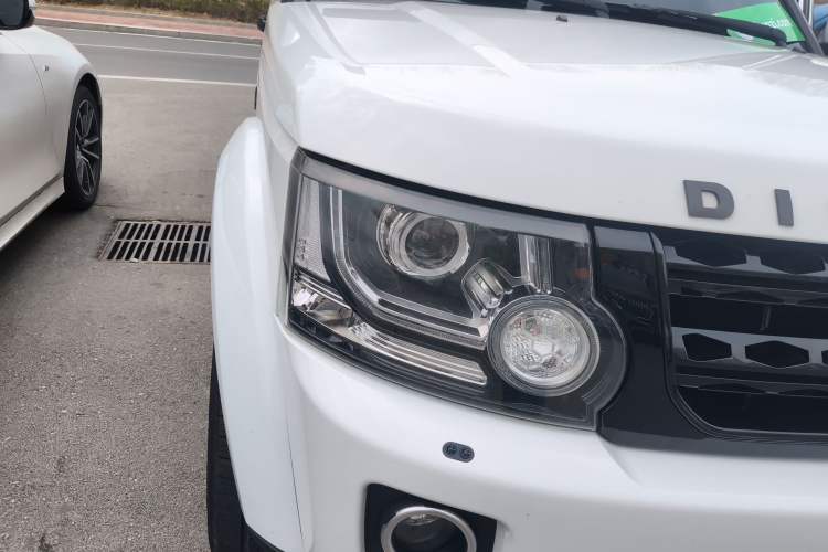 Used Land Rover Discovery 2014 3.0 SC V6 SE Right Front Headlight