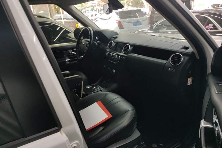 Used Land Rover Discovery 2014 3.0 SC V6 HSE Right Front Seat