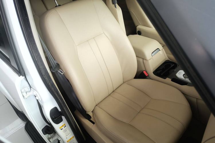 Used Land Rover Discovery 2014 3.0 SDV6 HSE Diesel Edition Right Front Seat