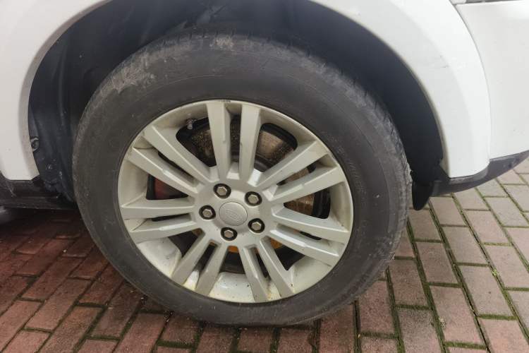 Used Land Rover Discovery 2014 3.0 SDV6 HSE Diesel Edition Right Front Wheel Hub