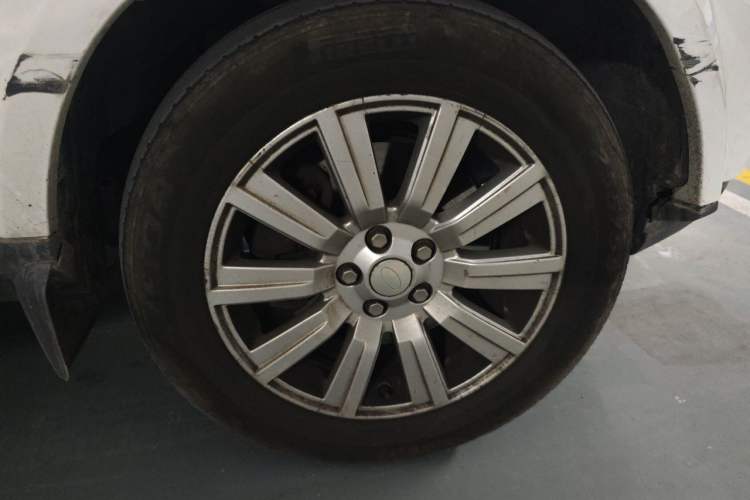 Used Land Rover Discovery 2014 3.0 SDV6 HSE Diesel Edition Right Front Wheel Hub
