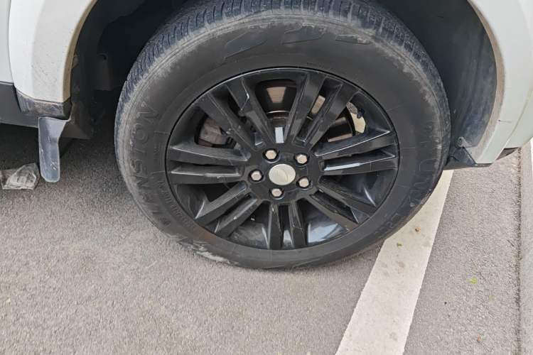 Used Land Rover Discovery 2014 3.0 SDV6 HSE Diesel Edition Right Front Wheel Hub