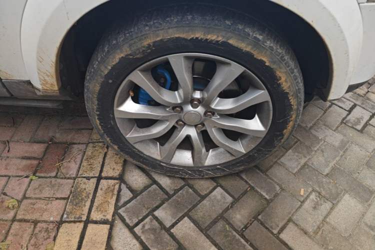 Used Land Rover Discovery 2014 3.0 SDV6 HSE Diesel Edition Right Front Wheel Hub