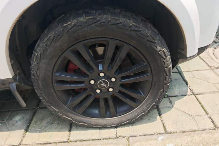Used Land Rover Discovery 2014 3.0 SDV6 HSE Diesel Edition Right Front Wheel Hub
