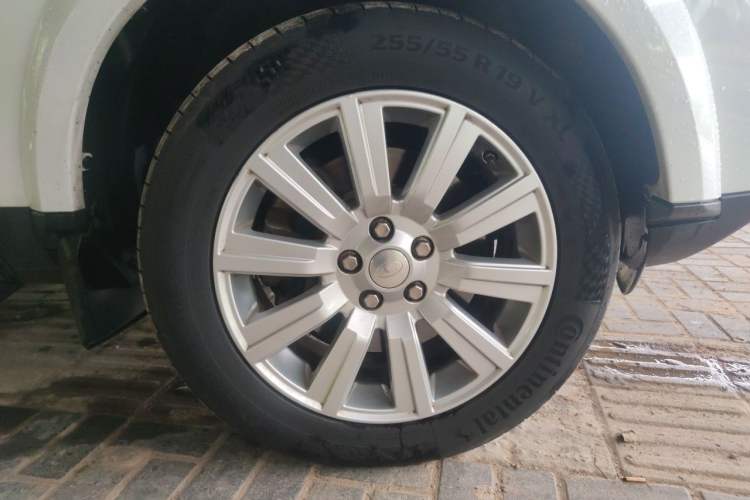Used Land Rover Discovery 2014 3.0 SDV6 HSE Diesel Edition Right Front Wheel Hub